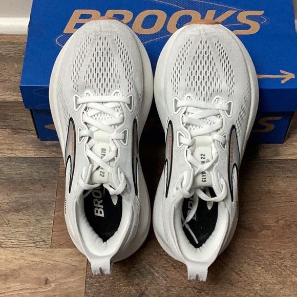 Women’s Brooks Glycerin 22 - Picture 3 of 5